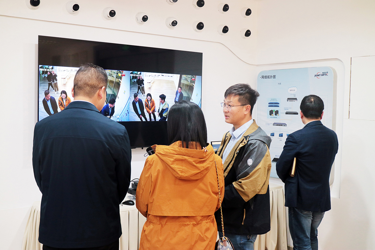 芜湖市领导一行莅临聚芯光禾天津总部参访