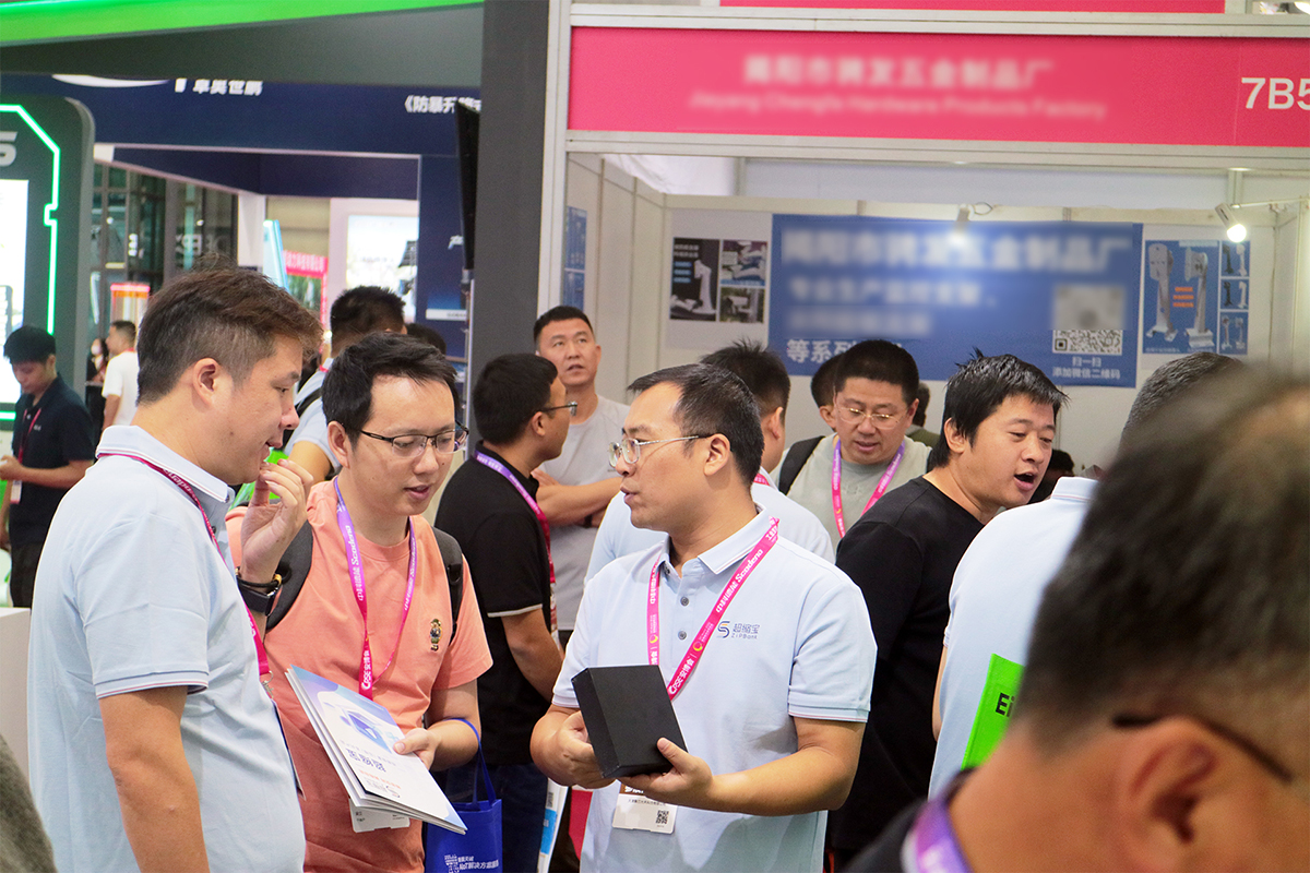 AI-powered intelligent computing brings a new era to security systems! The new products of the Super-Small Series were unveiled at the Shenzhen Security Expo.