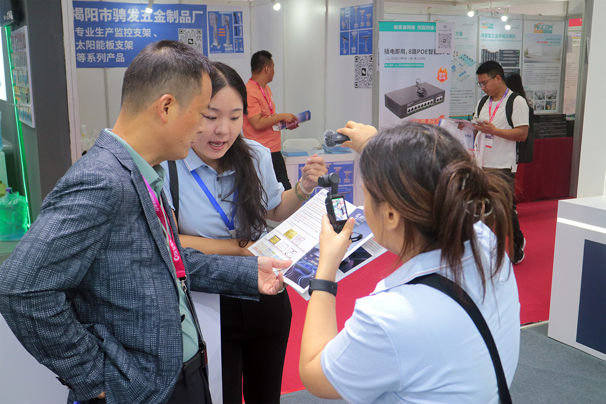 AI-powered intelligent computing brings a new era to security systems! The new products of the Super-Small Series were unveiled at the Shenzhen Security Expo.